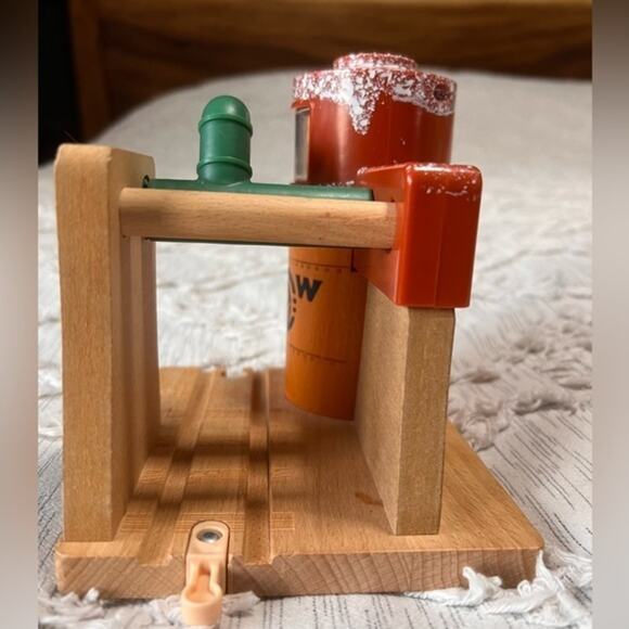 Thomas & Friends Wooden Railway Winter Fuel Up Replacement part or Extension - Picture 3 of 4